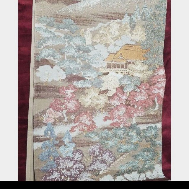 てくれたも 新品未使用正絹袋帯です帯地からオーダーした一点ものの