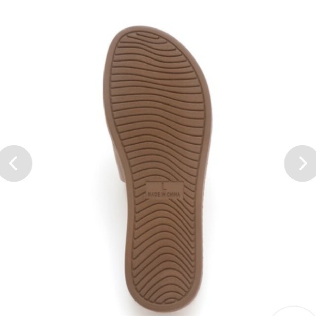 VIVIENNE TAM(ヴィヴィアンタム)のヴィヴィアン   トングサンダル  ゴールド 新品未使用  M レディースの靴/シューズ(サンダル)の商品写真
