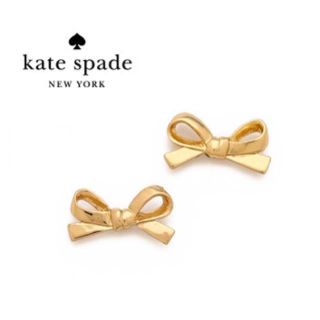 ケイトスペードニューヨーク(kate spade new york)のケイトスペード ゴールドリボンピアス(ピアス)