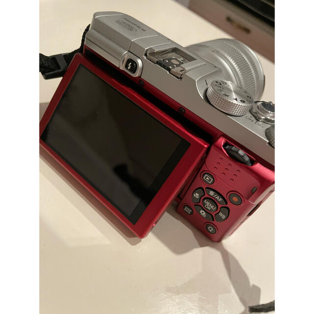 スマホ/家電/カメラFUJIFILM X-A1 ダブルズームレンズキット　RED