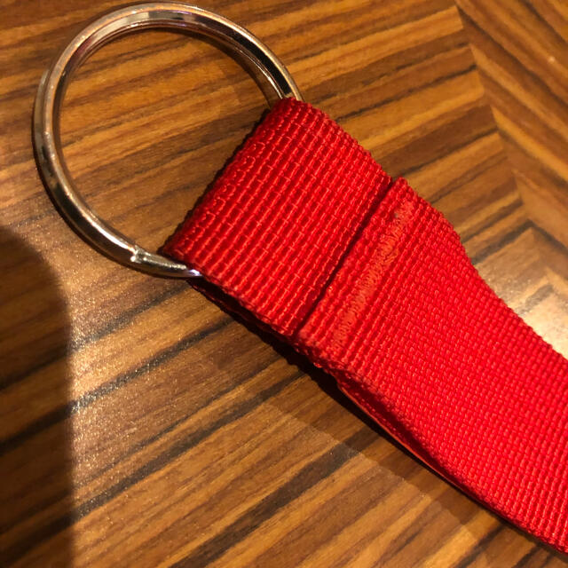 Supreme(シュプリーム)のSupreme Webbing keychain レディースのファッション小物(キーホルダー)の商品写真