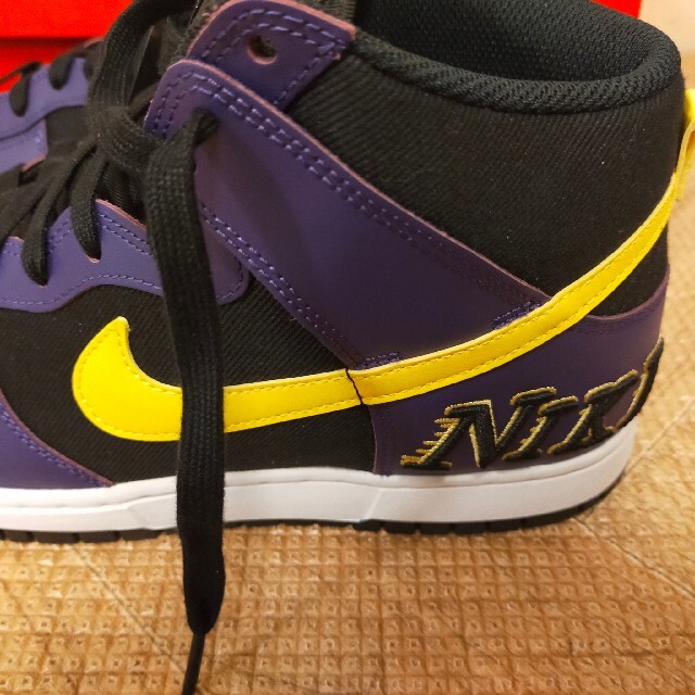 NIKE(ナイキ)の新品 28cm NIKE DUNK HIGH EMB レイカーズモデル  メンズの靴/シューズ(スニーカー)の商品写真