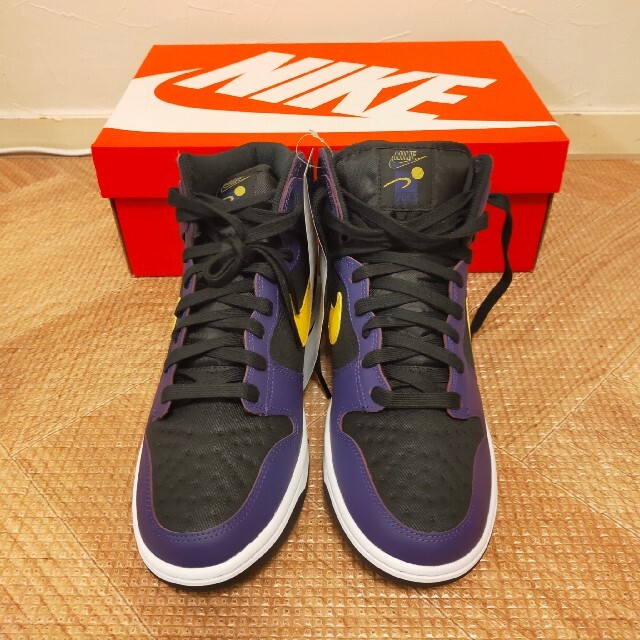 NIKE(ナイキ)の新品 28cm NIKE DUNK HIGH EMB レイカーズモデル  メンズの靴/シューズ(スニーカー)の商品写真