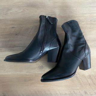 ザラ(ZARA)のザラ ショートブーツ 黒 1度着用(ブーツ)