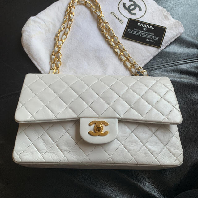 バッグCHANEL シャネル マトラッセ25 希少ホワイト