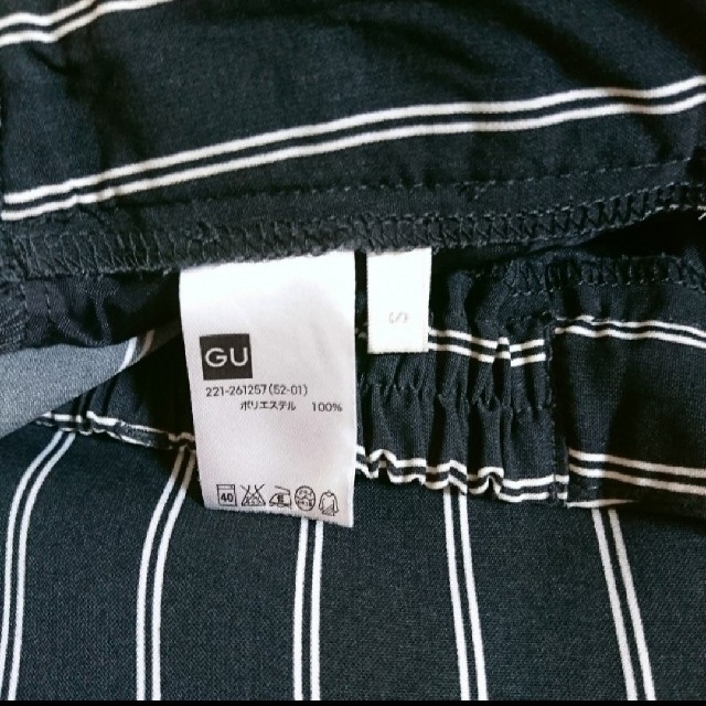 GU(ジーユー)のGU ストライプ ガウチョパンツ 黒 S レディースのパンツ(カジュアルパンツ)の商品写真