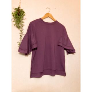 メルロー(merlot)の新品　メルロー  Tシャツ 袖フリル　パープル(Tシャツ(半袖/袖なし))