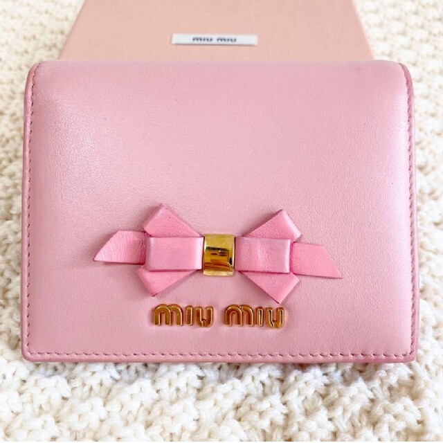 【美品】miumiu / ミュウミュウ　可愛いリボン付き レザー 二つ折り財布
