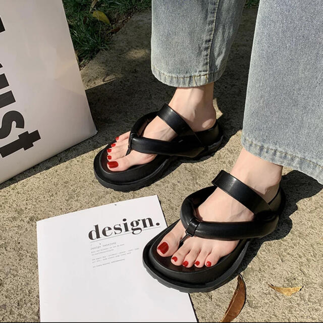 Jil Sander(ジルサンダー)のcushion sandal shoes 黒 ジルサンダー マルジェラ レディースの靴/シューズ(サンダル)の商品写真