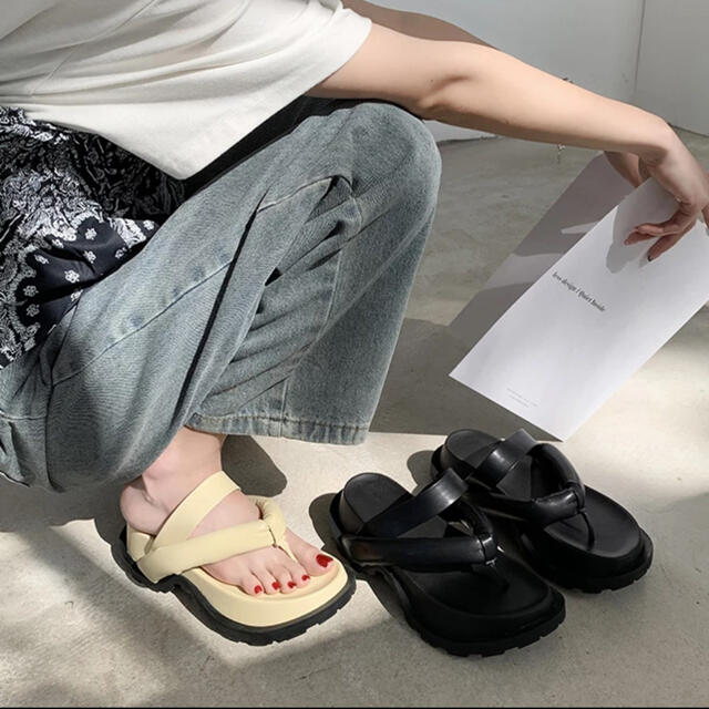 Jil Sander(ジルサンダー)のcushion sandal shoes 黒 ジルサンダー マルジェラ レディースの靴/シューズ(サンダル)の商品写真