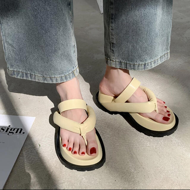 Jil Sander(ジルサンダー)のcushion sandal shoes 黒 ジルサンダー マルジェラ レディースの靴/シューズ(サンダル)の商品写真