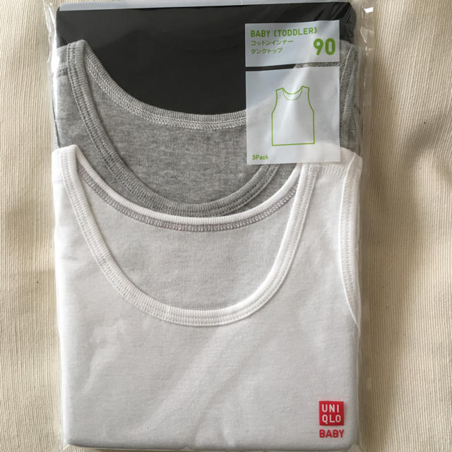 UNIQLO(ユニクロ)の新品☆ユニクロベビータンクトップ3枚組 キッズ/ベビー/マタニティのキッズ服男の子用(90cm~)(下着)の商品写真