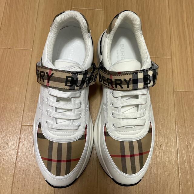 BURBERRY(バーバリー)の✨18日まで限定値下げ✨早い者勝ち🤍BURBERRY🤍メンズスニーカー メンズの靴/シューズ(スニーカー)の商品写真