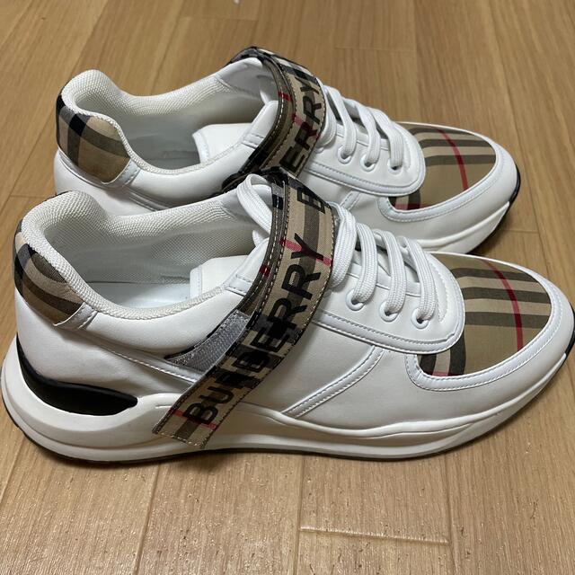 BURBERRY(バーバリー)の✨18日まで限定値下げ✨早い者勝ち🤍BURBERRY🤍メンズスニーカー メンズの靴/シューズ(スニーカー)の商品写真