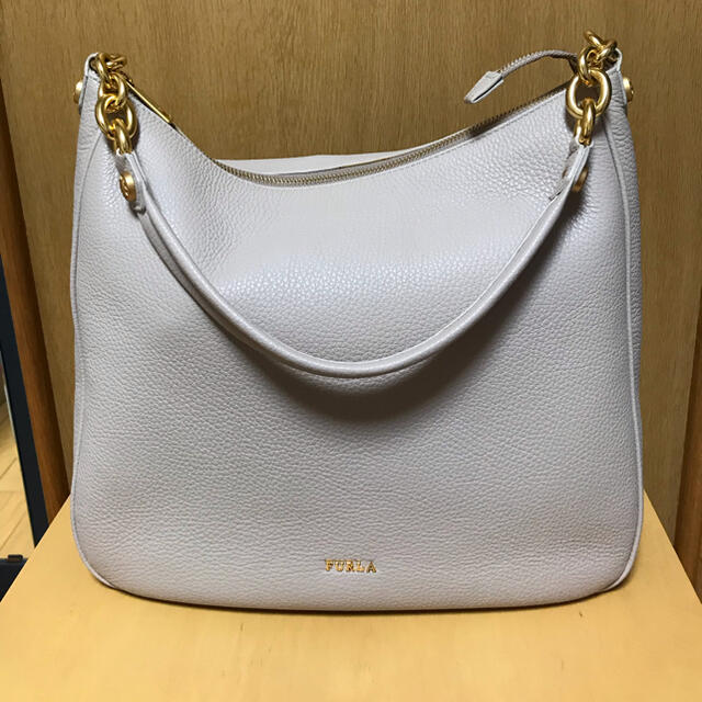 Furla(フルラ)のフルラ　バック　ベージュ レディースのバッグ(ショルダーバッグ)の商品写真