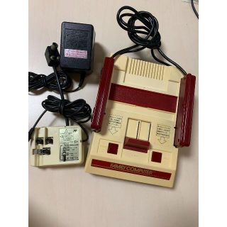 ニンテンドウ(任天堂)のファミコン本体　RFスイッチ　AVアダプタ(家庭用ゲーム機本体)