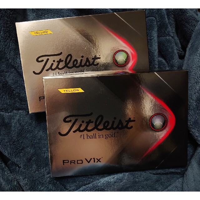 Titleist(タイトリスト)のタイトリスト　PRO V1X  イエロー　2021年モデル  ２ダース スポーツ/アウトドアのゴルフ(その他)の商品写真