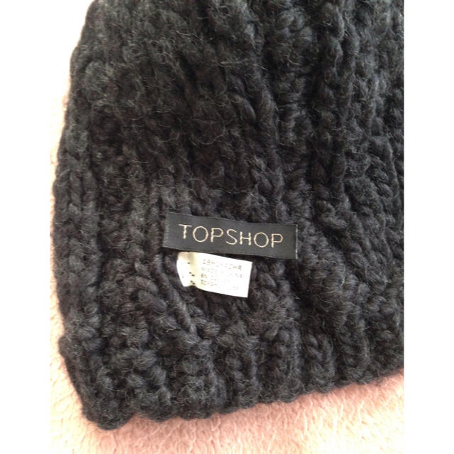 TOPSHOP(トップショップ)のTOPSHOP ぽんぽんニット帽♡お値下げ レディースの帽子(ニット帽/ビーニー)の商品写真