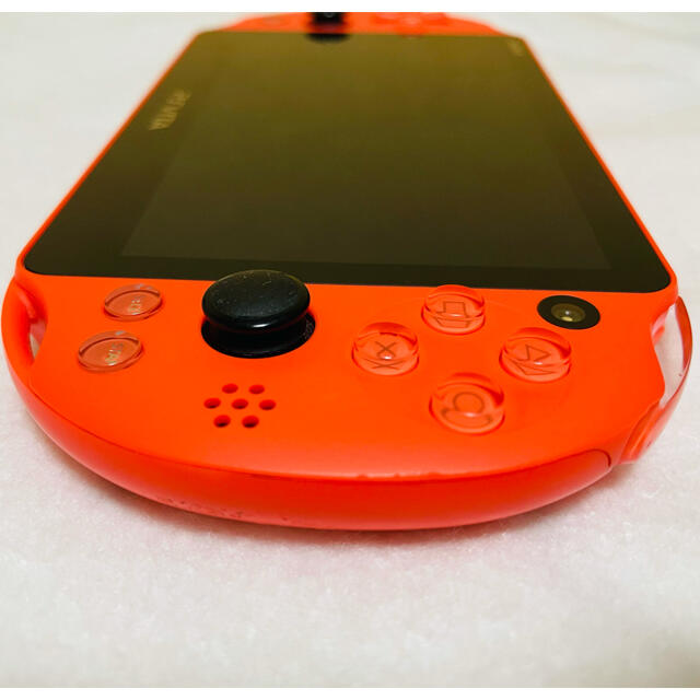 PlayStation Vita(プレイステーションヴィータ)のPSVita PCH-2000 ZA24 SONY  ネオンオレンジ 画面傷無し エンタメ/ホビーのゲームソフト/ゲーム機本体(家庭用ゲーム機本体)の商品写真