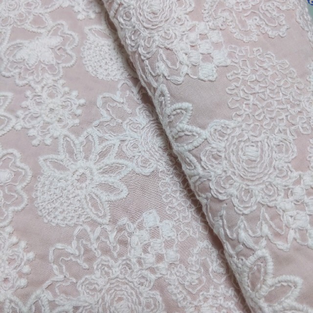 new.豪華刺繍レース生地 ハンドメイドの素材/材料(生地/糸)の商品写真