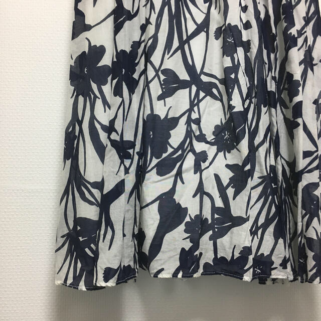 ZARA(ザラ)のZARA 花柄ワンピース レディースのワンピース(ひざ丈ワンピース)の商品写真