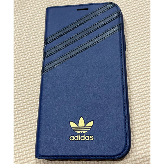 adidas(アディダス)のユカスケ様　iPhone XR  adidas アディダス　ケース スマホ/家電/カメラのスマホアクセサリー(iPhoneケース)の商品写真