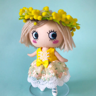 アタオ(ATAO)のイーマリー服　ミモザの花冠と黄色のワンピースセット(ぬいぐるみ)