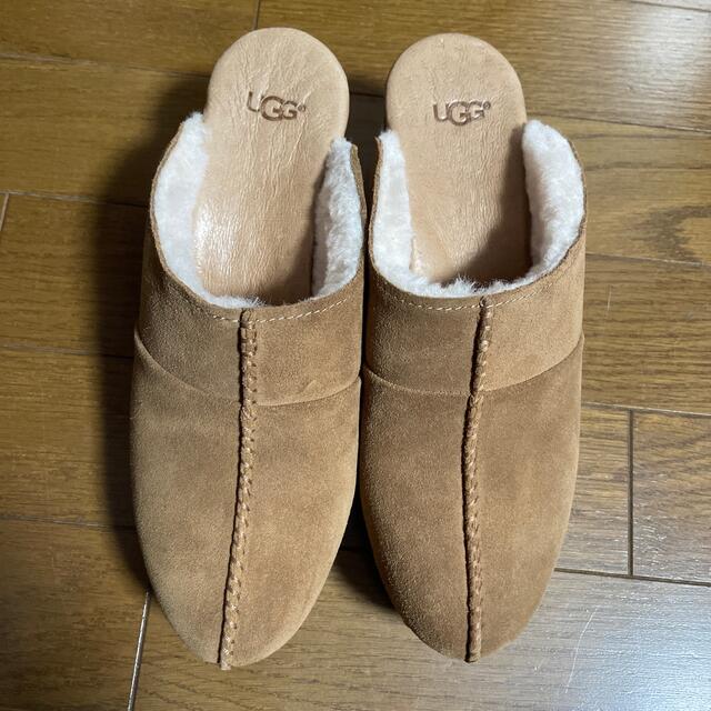 UGG KASSI アグ ムートン サボ US7 24cm サンダル レディースの靴/シューズ(ブーツ)の商品写真