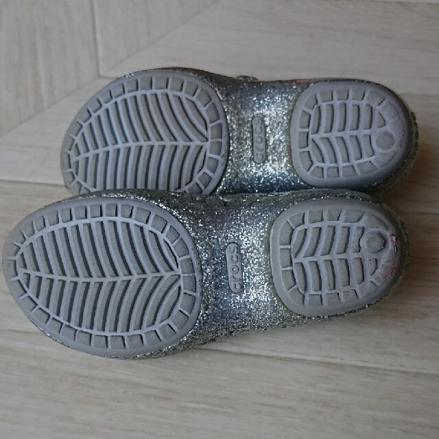 crocs(クロックス)のクロックス  サンダル キッズ/ベビー/マタニティのキッズ靴/シューズ(15cm~)(サンダル)の商品写真