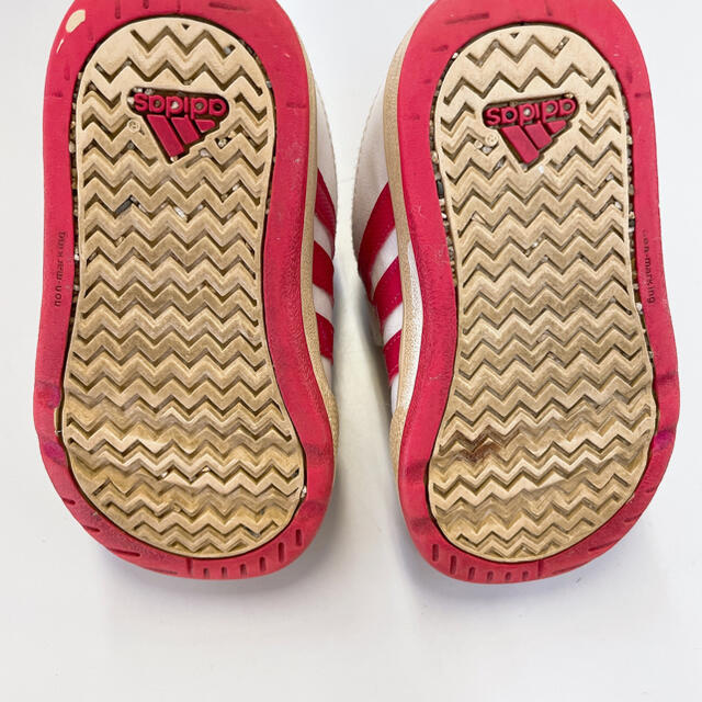 adidas(アディダス)のadidas スニーカー　キッズ キッズ/ベビー/マタニティのキッズ靴/シューズ(15cm~)(スニーカー)の商品写真