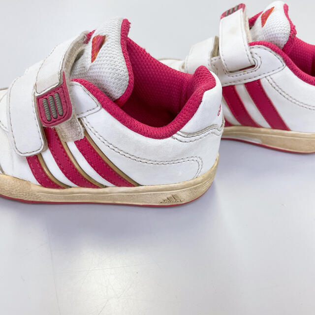 adidas(アディダス)のadidas スニーカー　キッズ キッズ/ベビー/マタニティのキッズ靴/シューズ(15cm~)(スニーカー)の商品写真