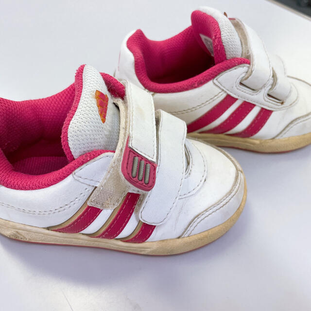 adidas(アディダス)のadidas スニーカー　キッズ キッズ/ベビー/マタニティのキッズ靴/シューズ(15cm~)(スニーカー)の商品写真