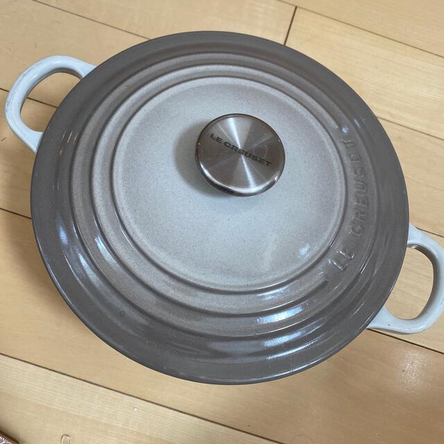 美品 ルクルーゼ22cmココットロンドシグニチャー - 鍋/フライパン
