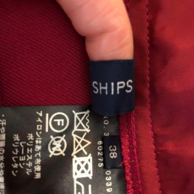 SHIPS(シップス)の新品未使用 シップスSHIPSテーパードパンツ ピンクレッド レディースのパンツ(クロップドパンツ)の商品写真
