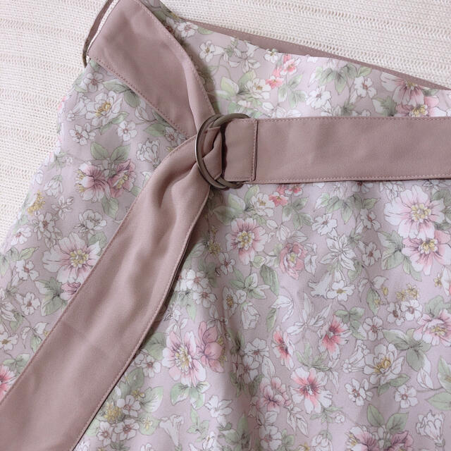 tocco(トッコ)の花柄スカート レディースのスカート(ひざ丈スカート)の商品写真