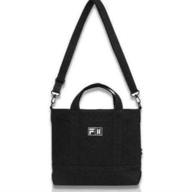 FILA(フィラ)の新品送料無料FILA(フィラ)×BTS(ビーティーエス)DNA特典付きトート黒 レディースのバッグ(トートバッグ)の商品写真