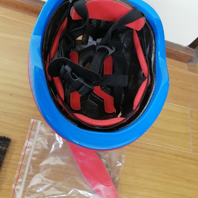 ヘルメット子供用　トーマス キッズ/ベビー/マタニティの外出/移動用品(その他)の商品写真