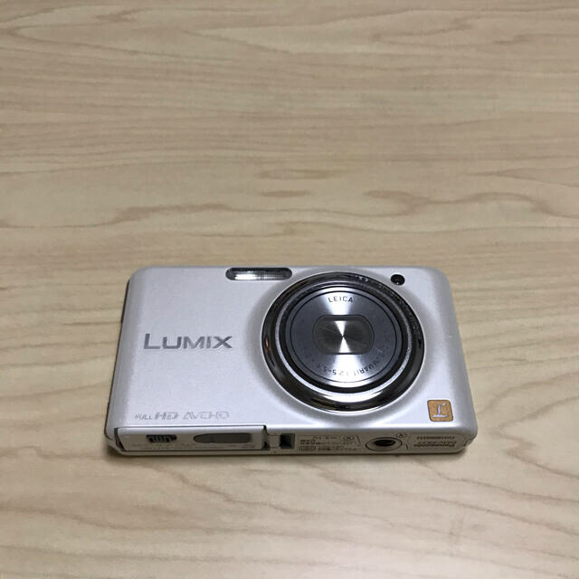 Panasonic(パナソニック)の☆Panasonic LUMIX FX DMC-FX77-W スマホ/家電/カメラのカメラ(コンパクトデジタルカメラ)の商品写真