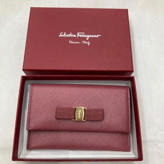 サルヴァトーレフェラガモ(Salvatore Ferragamo)のヴァラ  名刺入れ、カードケース(名刺入れ/定期入れ)