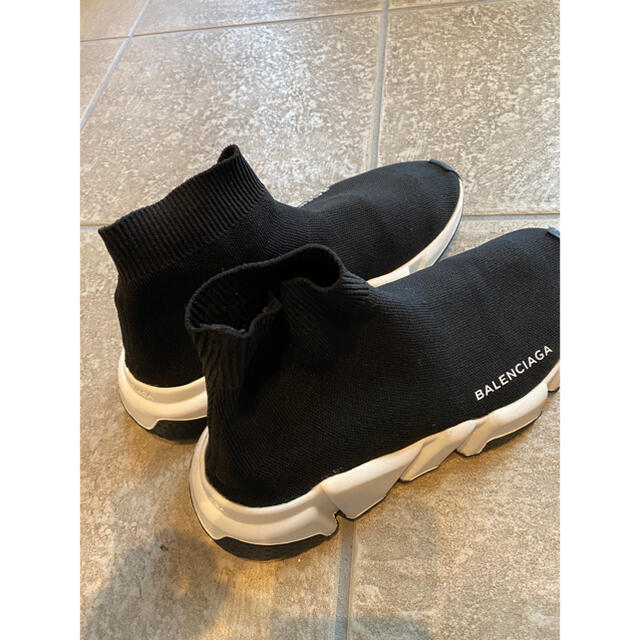 大人も着やすいシンプルファッション Balenciaga スピードトレーナー