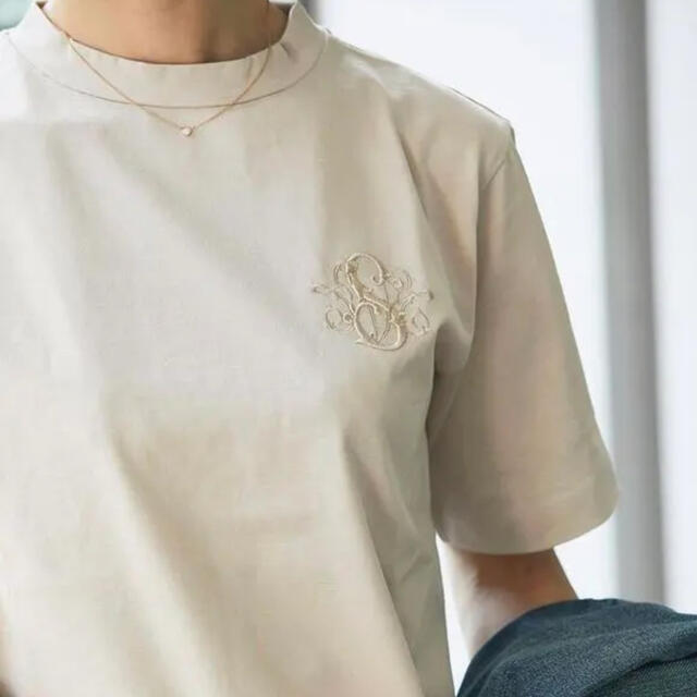 Drawer(ドゥロワー)のseventen by miho kawahito＊SVT刺繍Tシャツ ベージュ レディースのトップス(シャツ/ブラウス(半袖/袖なし))の商品写真