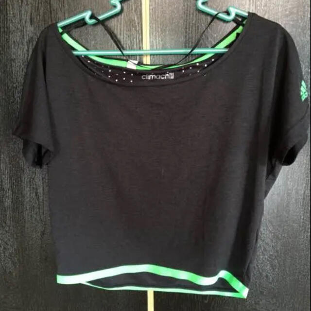 adidas(アディダス)のアディダス　ショートトップス　黒　クール レディースのトップス(Tシャツ(半袖/袖なし))の商品写真
