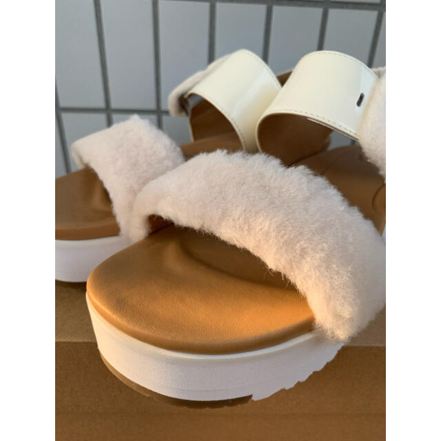 新品 UGG アグ フラッフ ファー サンダル 24㎝ エナメル 送料無料