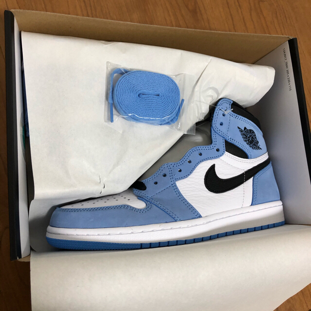 NIKE(ナイキ)のNIKE AIR JORDAN 1 ユニバーシティブルー メンズの靴/シューズ(スニーカー)の商品写真