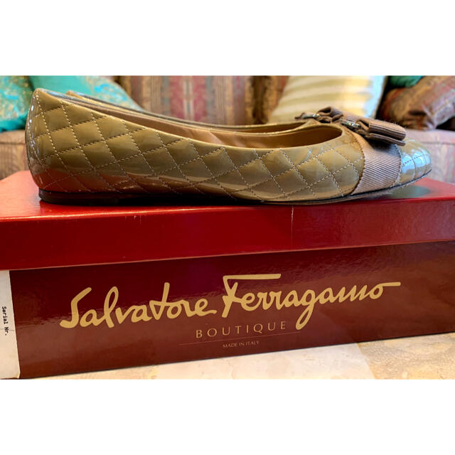 Salvatore Ferragamo(サルヴァトーレフェラガモ)のFerragamo フラットシューズ レディースの靴/シューズ(ローファー/革靴)の商品写真