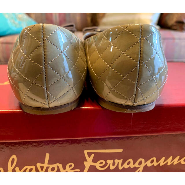 Salvatore Ferragamo(サルヴァトーレフェラガモ)のFerragamo フラットシューズ レディースの靴/シューズ(ローファー/革靴)の商品写真