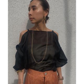 アメリヴィンテージ(Ameri VINTAGE)のAmeri MEDI SHEER OFF SHOULDER BLOUSE(シャツ/ブラウス(長袖/七分))