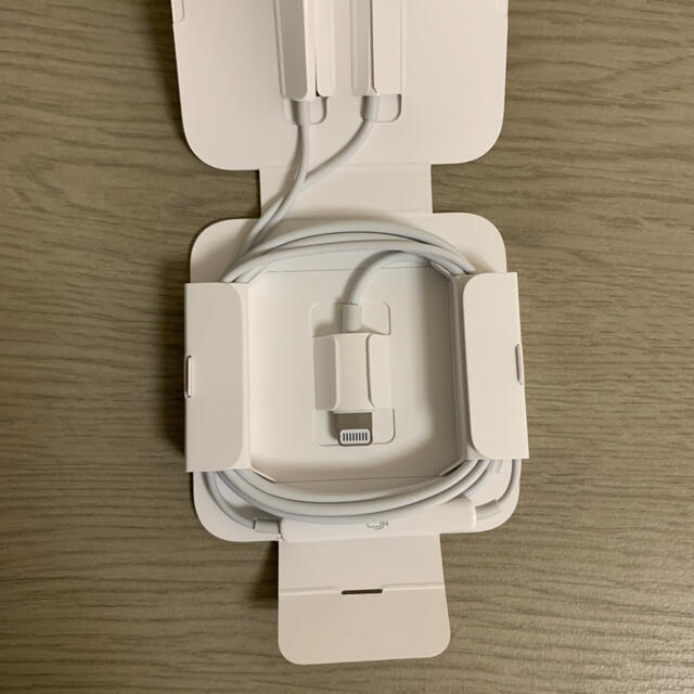 Apple(アップル)のApple iPhone イヤホン 正規品  スマホ/家電/カメラのオーディオ機器(ヘッドフォン/イヤフォン)の商品写真