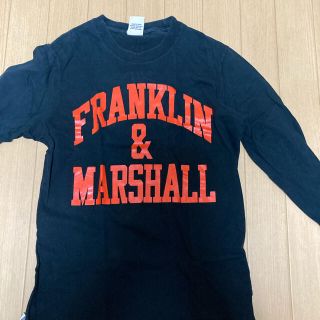 フランクリンアンドマーシャル(FRANKLIN&MARSHALL)のFRANKLIN MARSHALL 黒に赤文字　Tシャツ(Tシャツ/カットソー(七分/長袖))