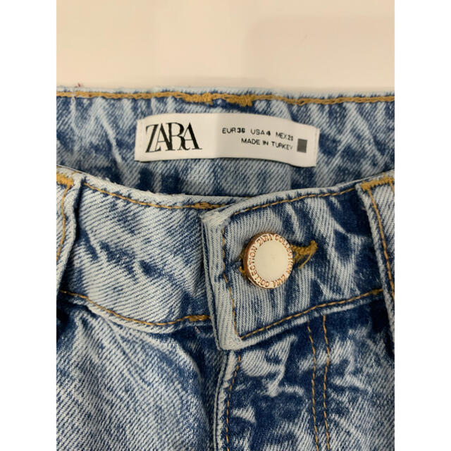 ZARA(ザラ)のZARA ハイライズ　ダメージ　ストレートデニム☆36 レディースのパンツ(デニム/ジーンズ)の商品写真